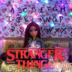 DIY – How to Make: STRANGER THINGS Dollhouse Room with REAL Working Holiday Lights