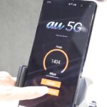 「au 5G」スマホ試作機で通信速度を測定