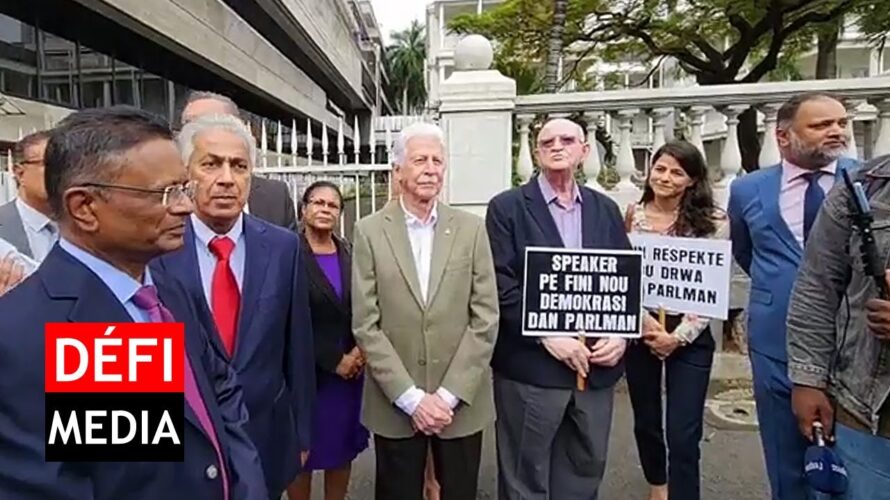 Nouvelle manifestation symbolique des membres de l’opposition devant l’Hôtel du Gouvernement.