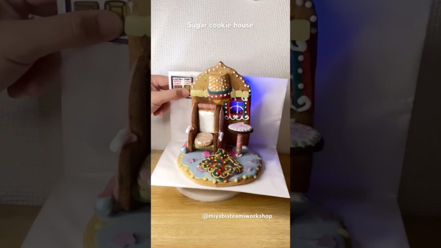 Diy a sugar cookie house integrated with paper circuits, led electric lights #stemactivities
